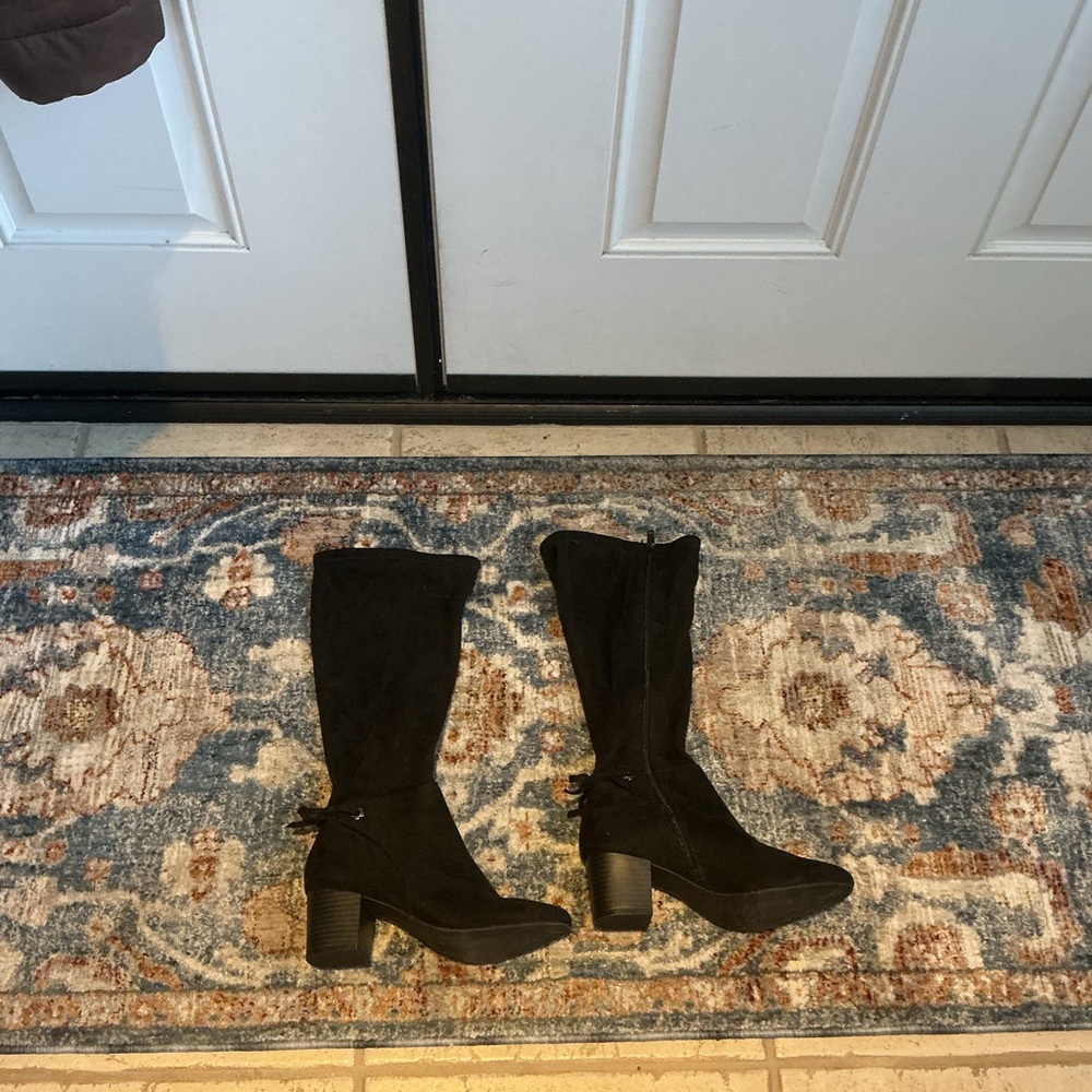NWOT Mid-Calf Black Block Heel Boots with Ankle Tie size 5